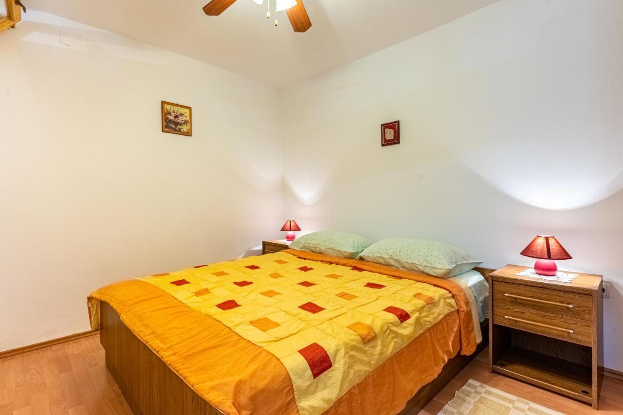 Kovacine Apartment Cres Esterno foto